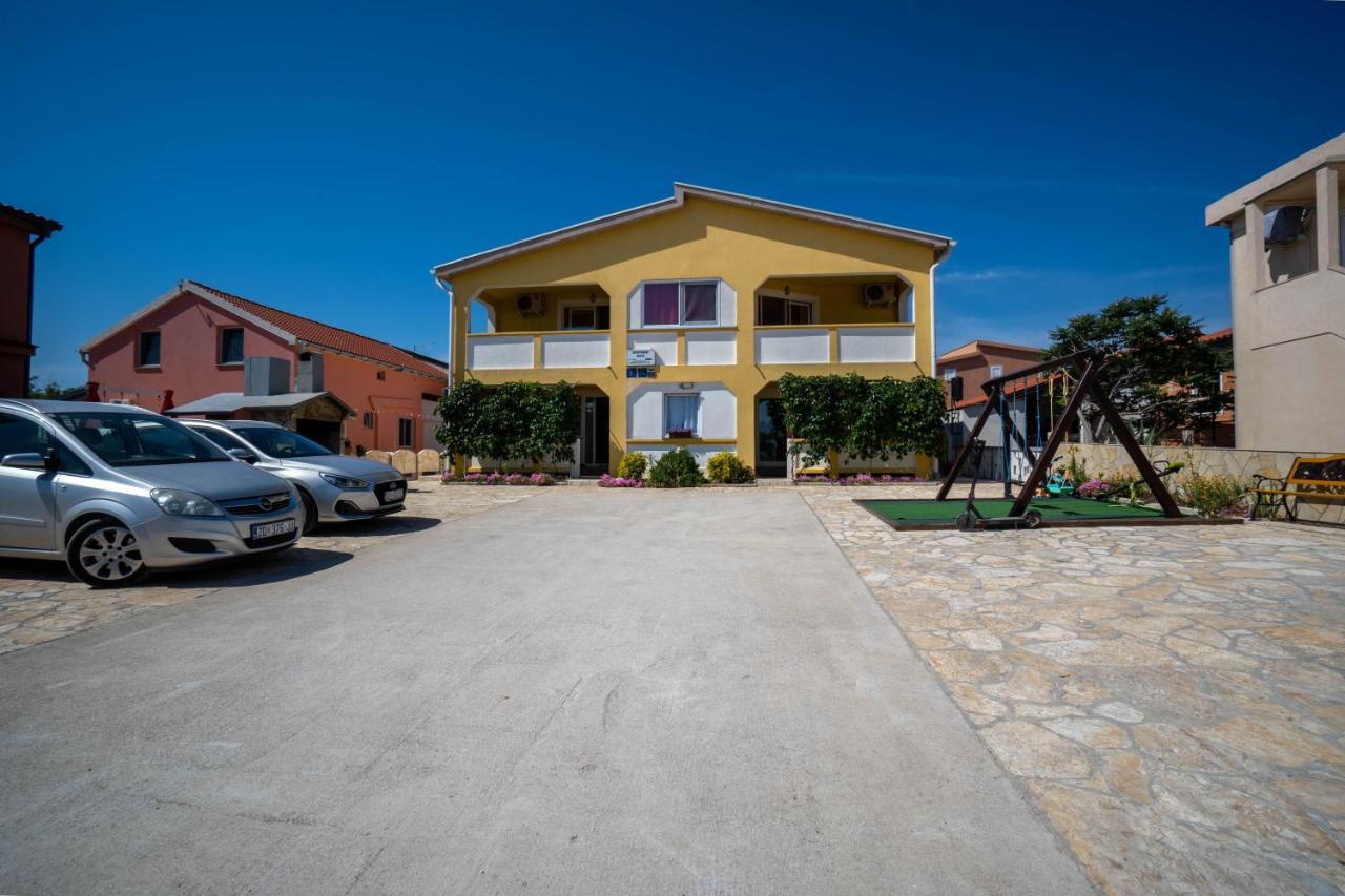 Apartments Pavic Вир Екстер'єр фото