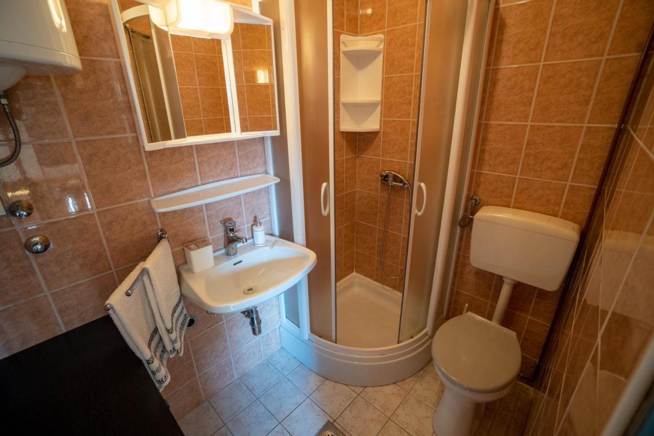 Apartments Pavic Вир Екстер'єр фото