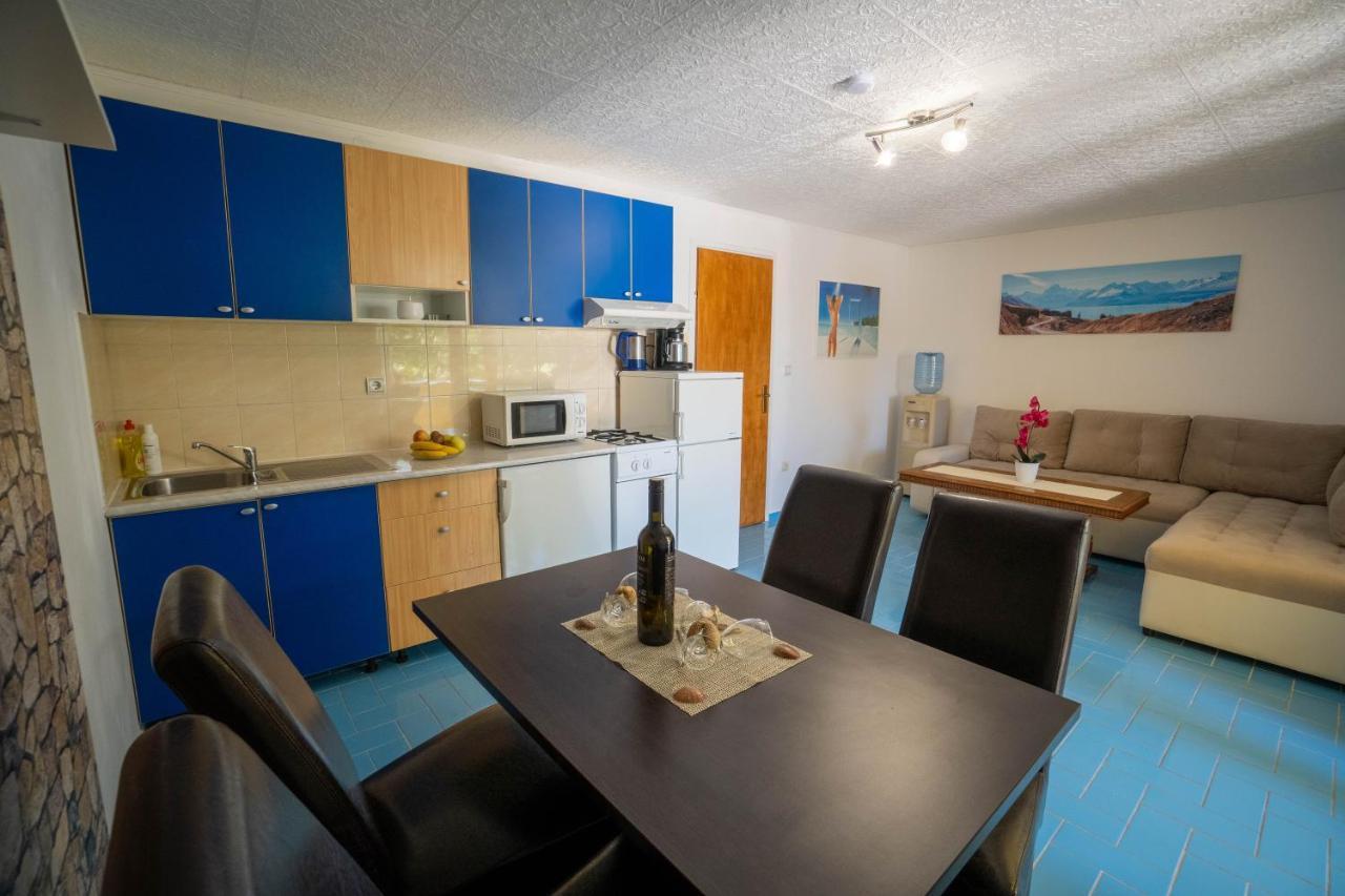 Apartments Pavic Вир Екстер'єр фото