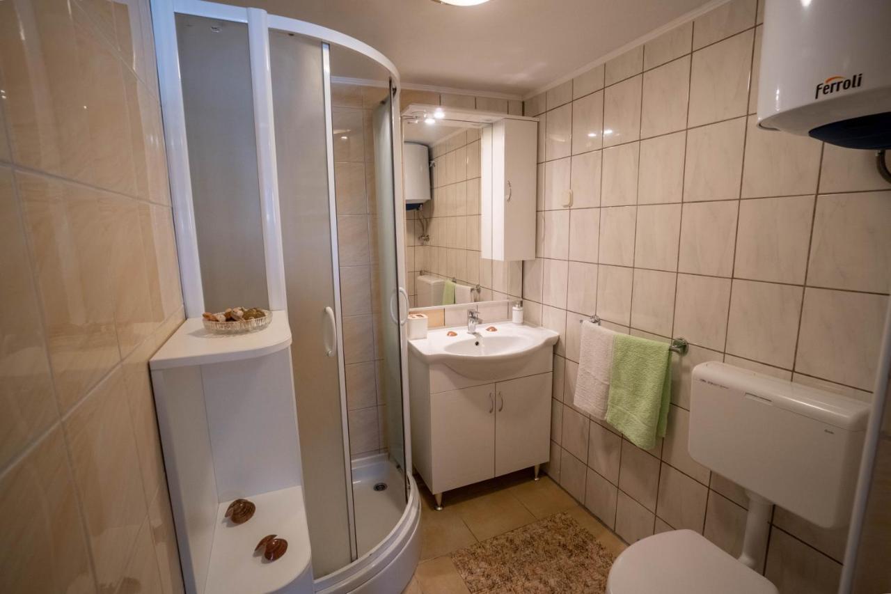 Apartments Pavic Вир Екстер'єр фото