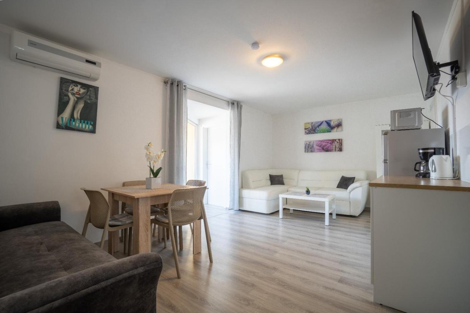 Apartments Pavic Вир Екстер'єр фото